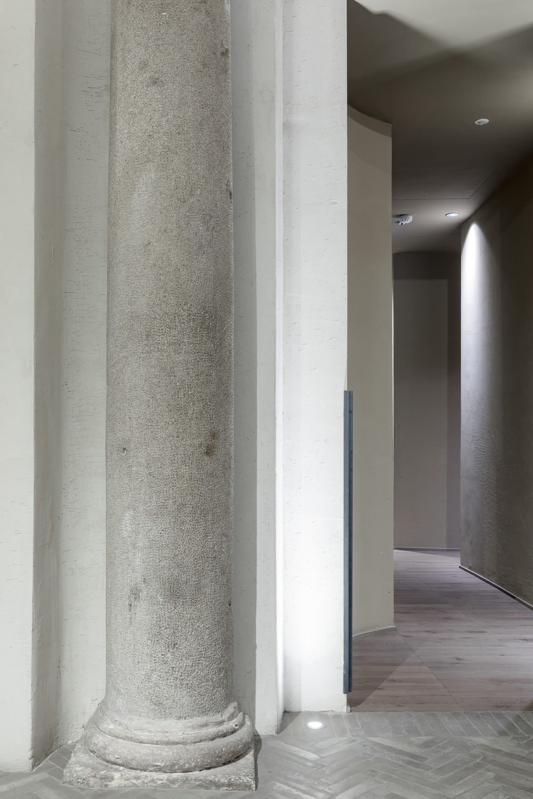 Hotel dei Barbieri in Rome by MORQ made with MultiTerra Smooth Panna, photo by Francesca Maiolino