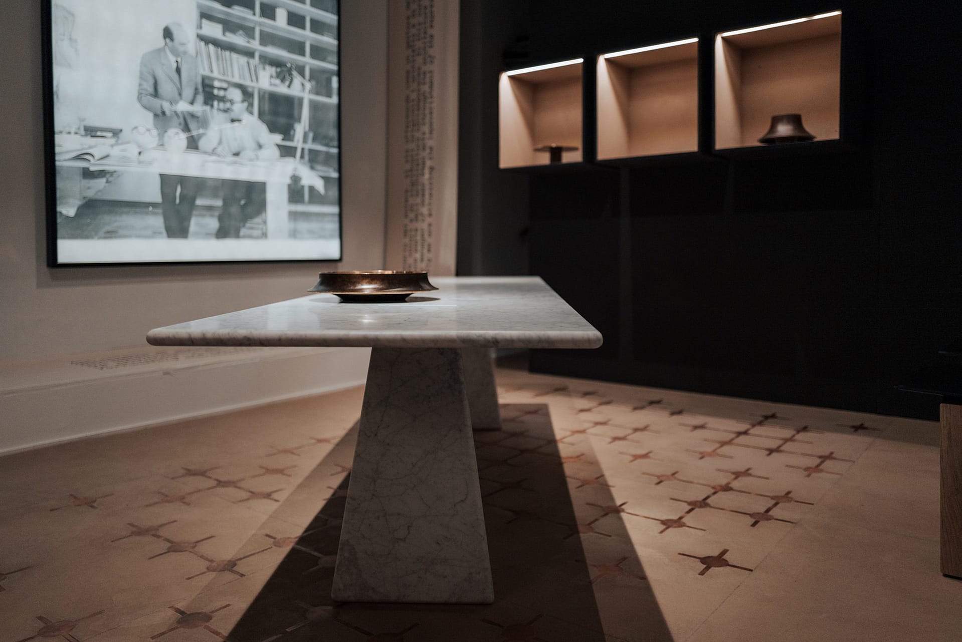 Agape Behibd the Scenes in Galleria Manzoni, Milan, made with Matteo Brioni's TerraTon Floor Smooth Cannella with TerraFrame brass inserts by Marialaura Rossiello Studio Irvine, photo by Matteo Lavazza Seranto