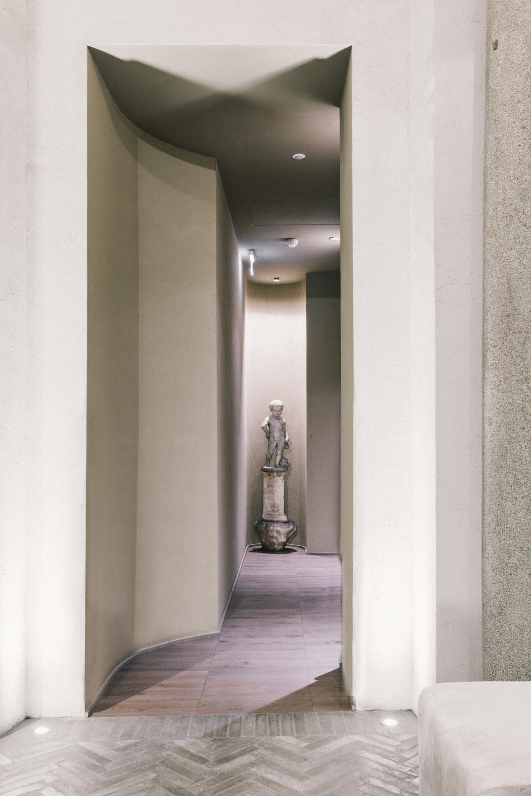 Hotel dei Barbieri in Rome by MORQ made with MultiTerra Smooth Panna, photo by Francesca Maiolino