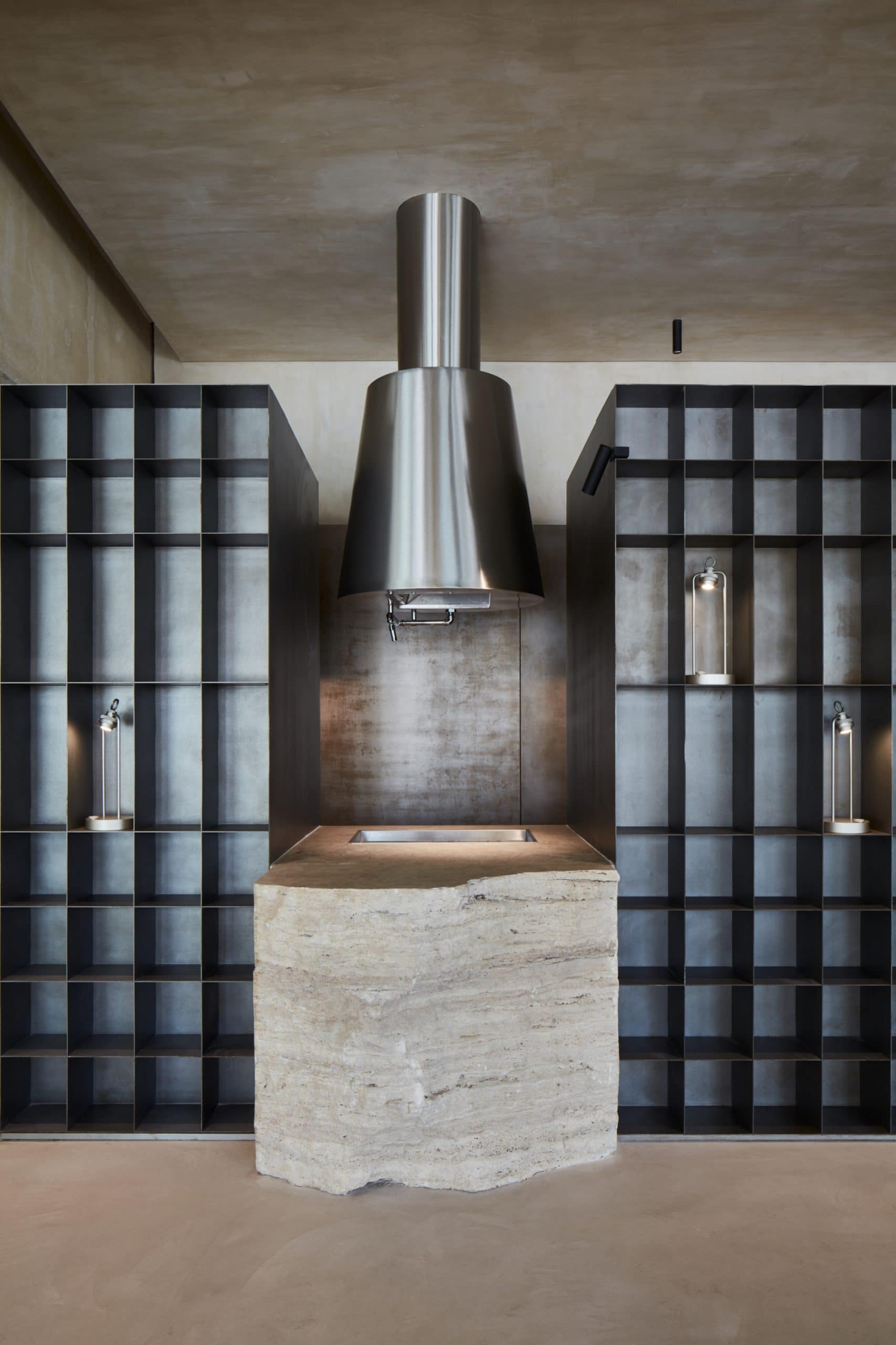 Clay finishing plaster TerraVista Wabi Panna (cream color) applied on walls, columns and ceilings, and Mineral floor finishing TerraTon Floor Structured Panna applied on floors in the Erth restaurant in Abu Dhabi, UAE, by Bone Studio, photo by Oculis Project