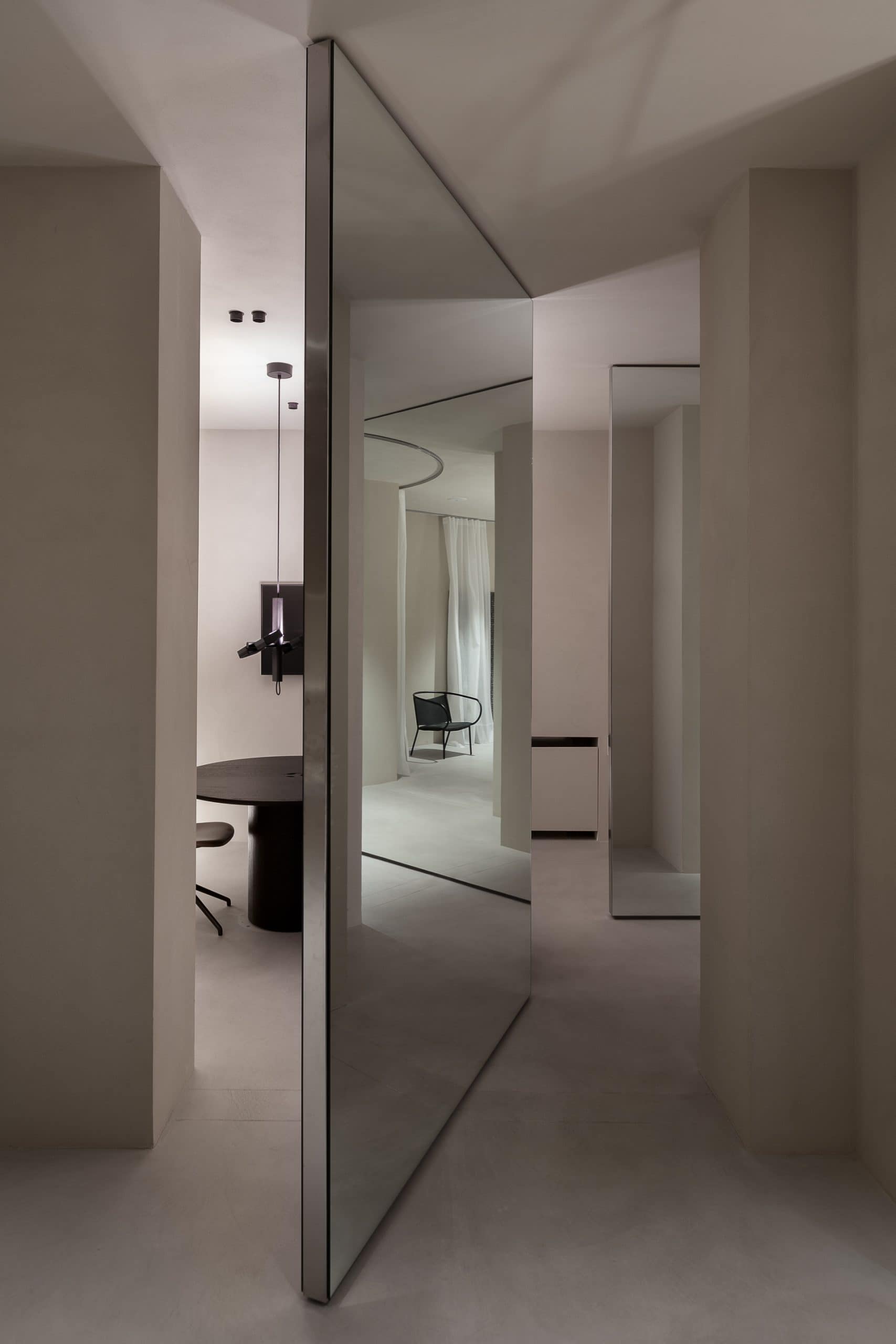 Fine-grained clay plaster TerraVista Smooth Panna (cream color) applied to walls and clay paint TerraSilk Structured Panna applied to ceilings in the new Studio Autori main office in Belgrade, photo by Relja Ivanić
