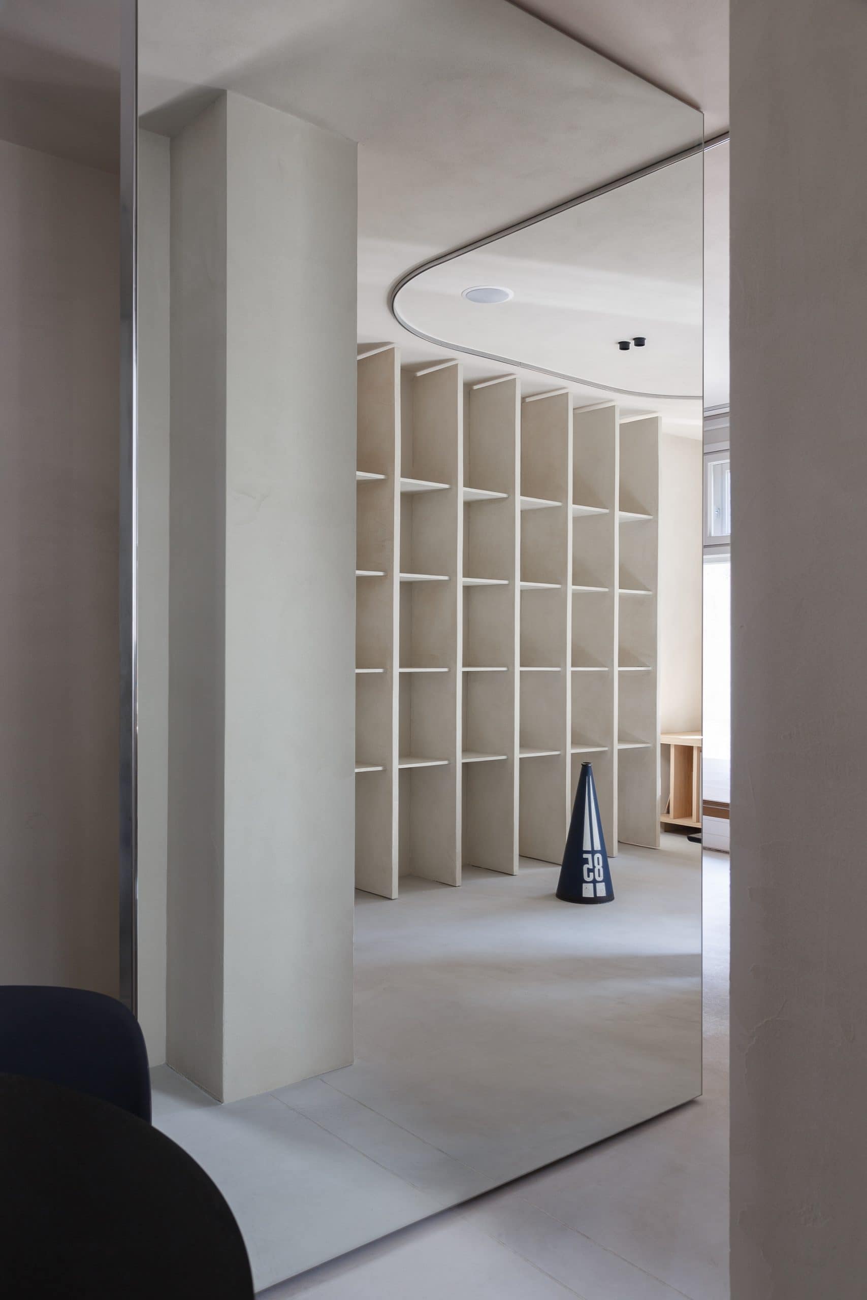 Fine-grained clay plaster TerraVista Smooth Panna (cream color) applied to walls and clay paint TerraSilk Structured Panna applied to ceilings in the new Studio Autori main office in Belgrade, photo by Relja Ivanić