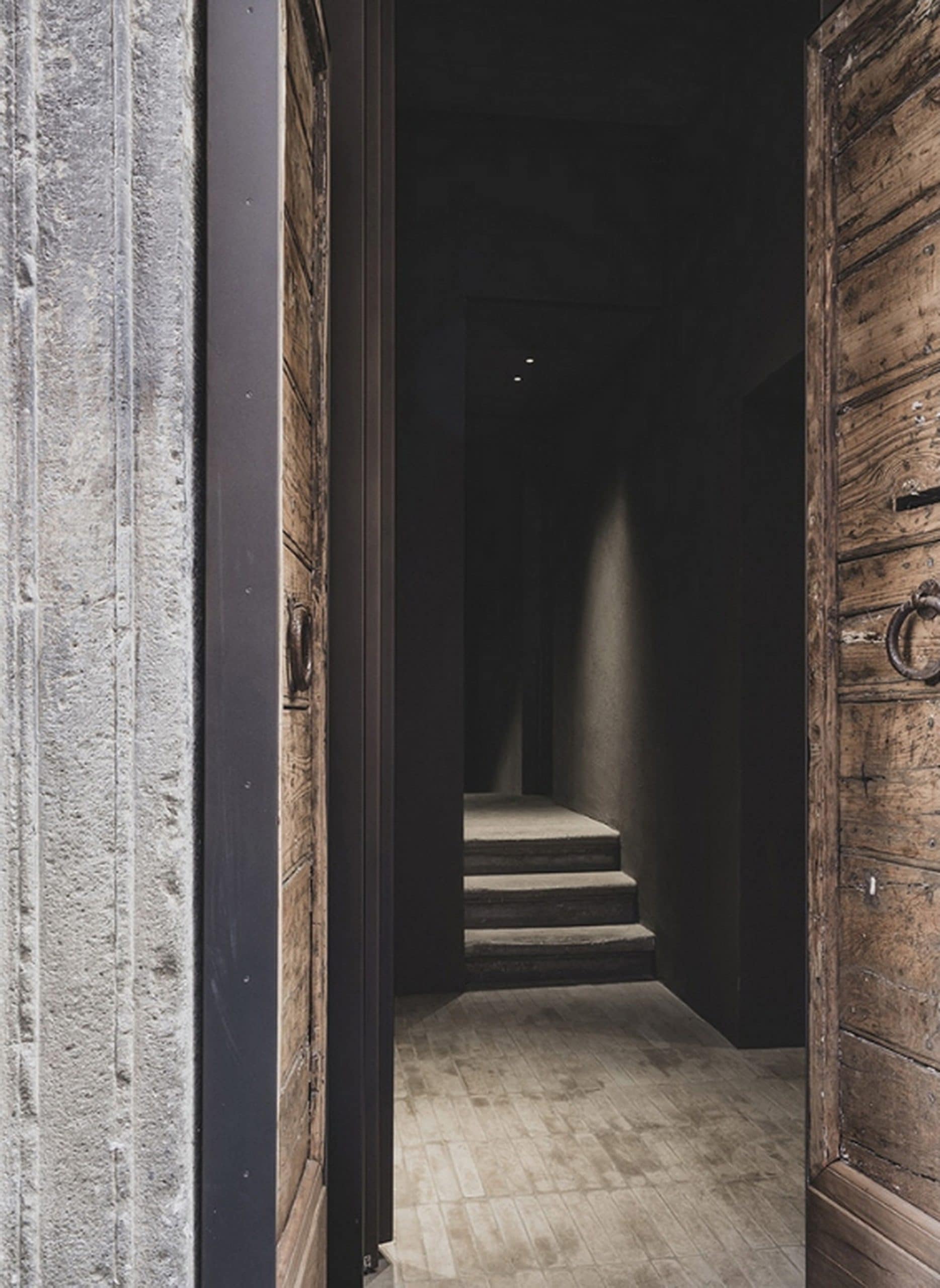 Hotel Scenario in ROme by MORQ made with MultiTerra Wabi Pepe Nero, photo by Giulio Aristide