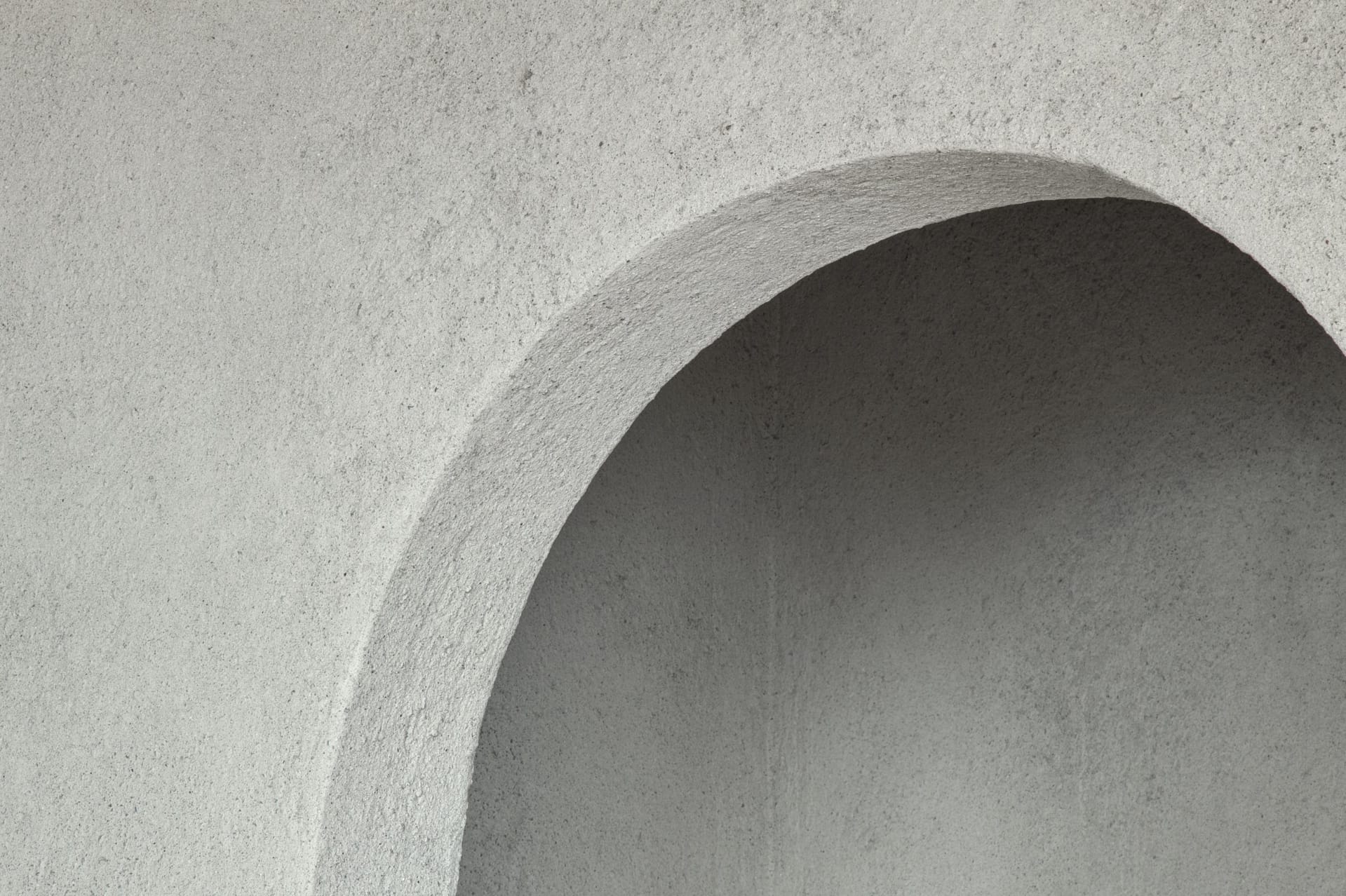 Matteo Brioni's coarse-grained clay plaster MultiTerra Structured Custom color for the walls of a private house in Bolzano by Pedevilla Architects, photo by Josef Gostner