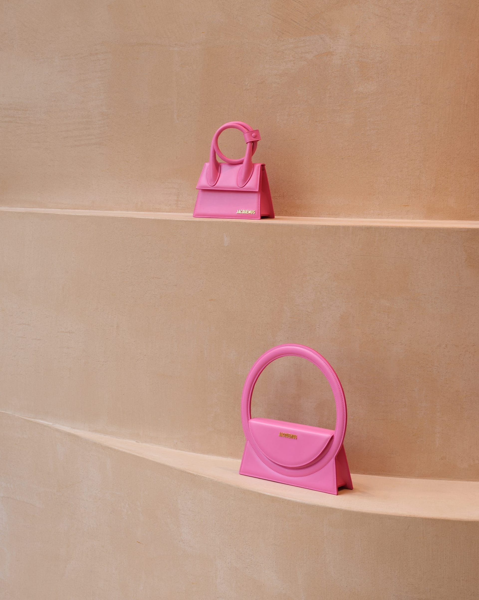Fine-grained mixtures of clays and mineral binders TerraTon Floor and TerraTon Plus Wall both Smooth and with the same bespoke color applied to floor, walls and shelves of Jaquemus boutique into the London Selfridges. Project by AMO-OMA. Photo by Lewis Ronald