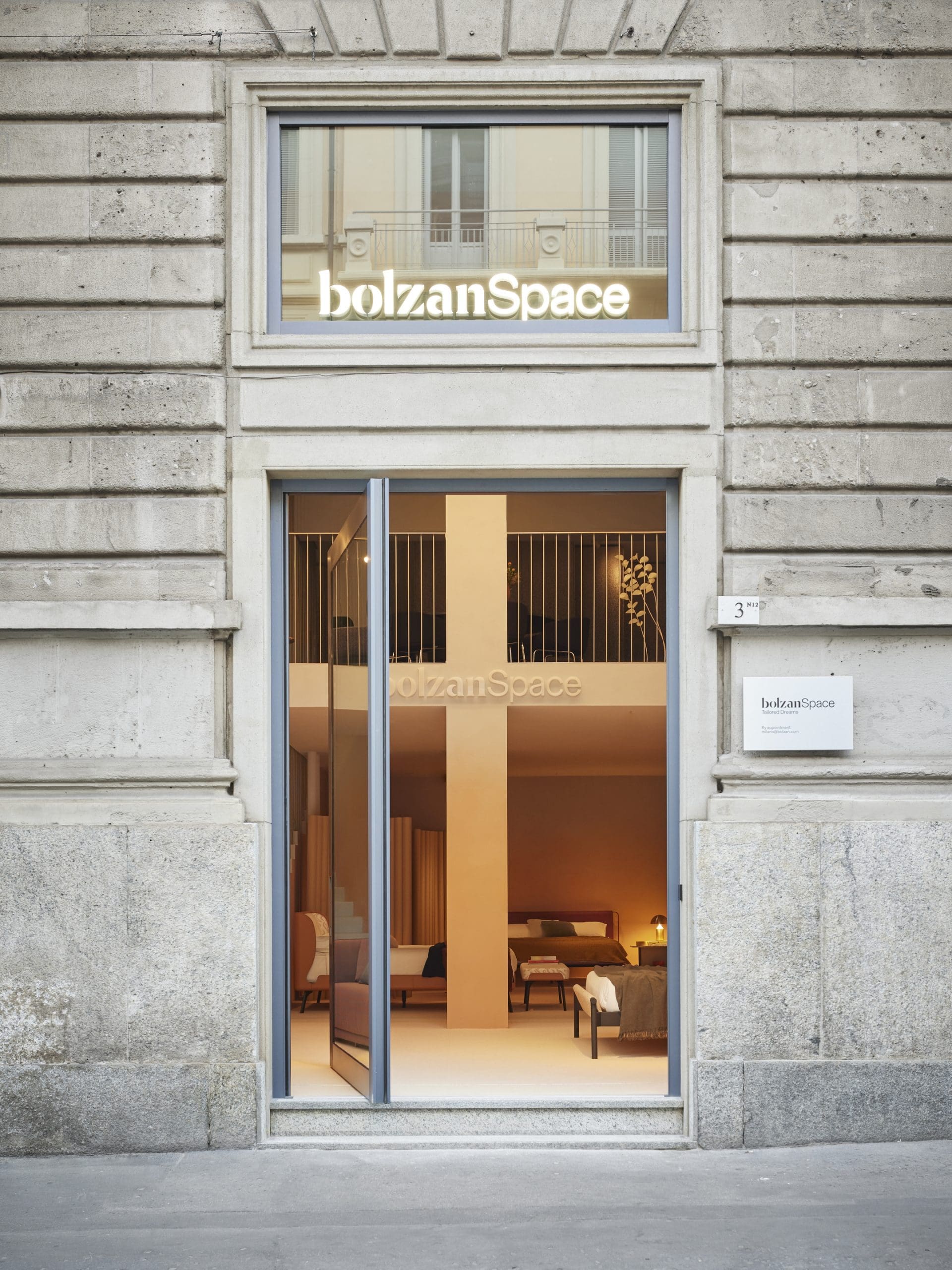 TerraSilk Smooth clay paint and TerraVista Plus Smooth reinforced raw earth finishing plaster, both custom color, for the BolzanSpace showroom in Milan. Project by Zanellato/Bortotto, Photography by Omar Sartor