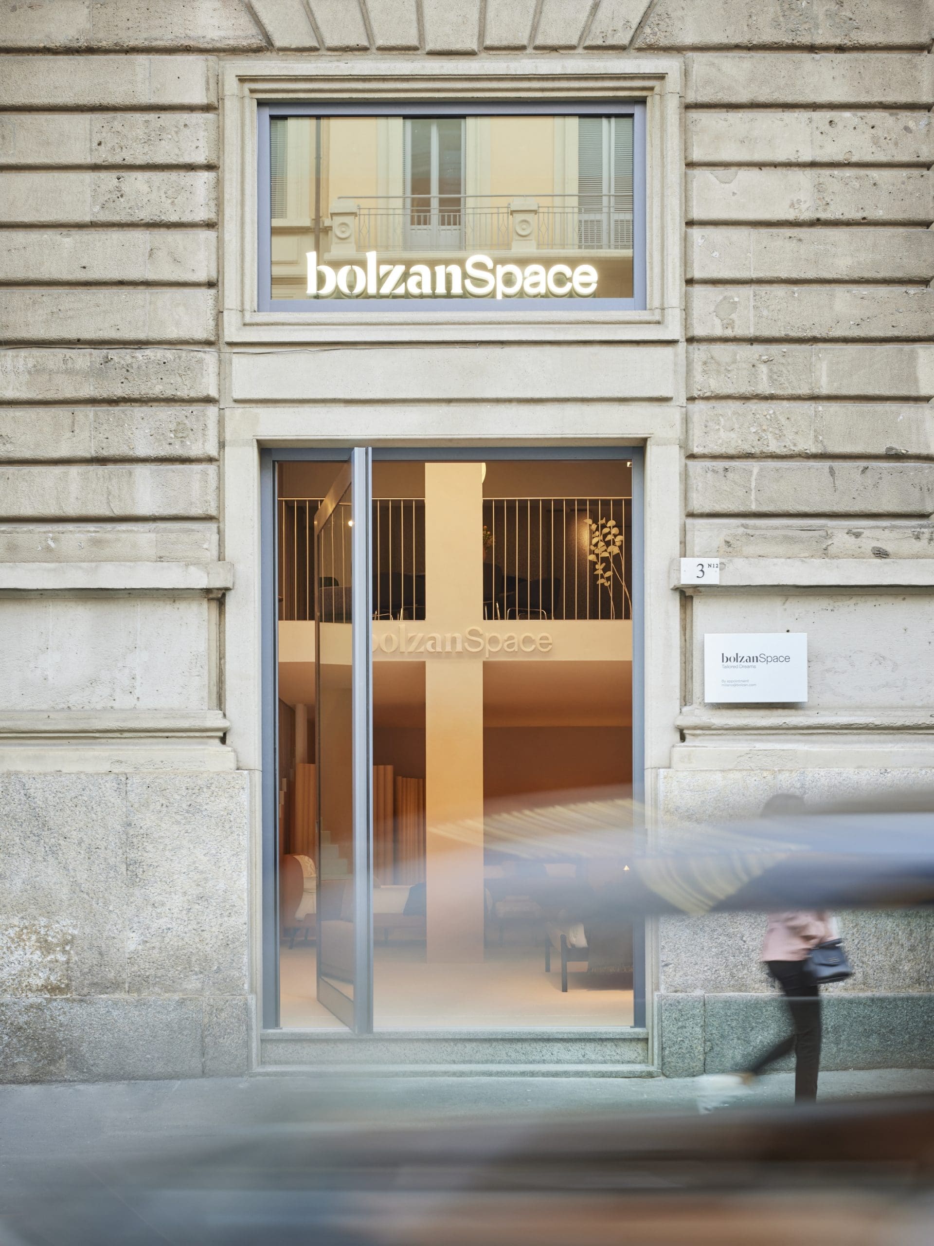 TerraSilk Smooth clay paint and TerraVista Plus Smooth reinforced raw earth finishing plaster, both custom color, for the BolzanSpace showroom in Milan. Project by Zanellato/Bortotto, Photography by Omar Sartor